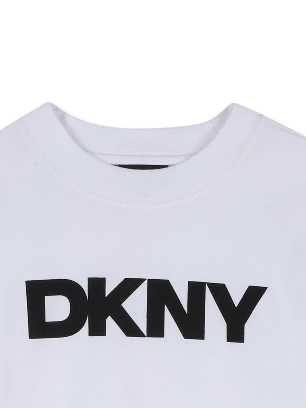 T-shirt per bambini DKNY Kids bianca con logo sul davanti D62617 10P DKNY