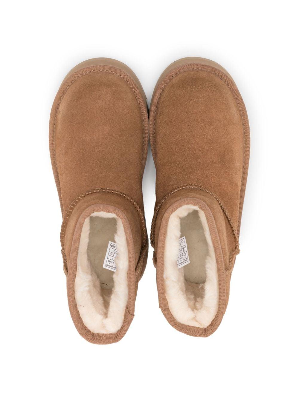 Stivali per bambina UGG Kids Classic Mini II beige con suola alta 1143700K CHE UGG