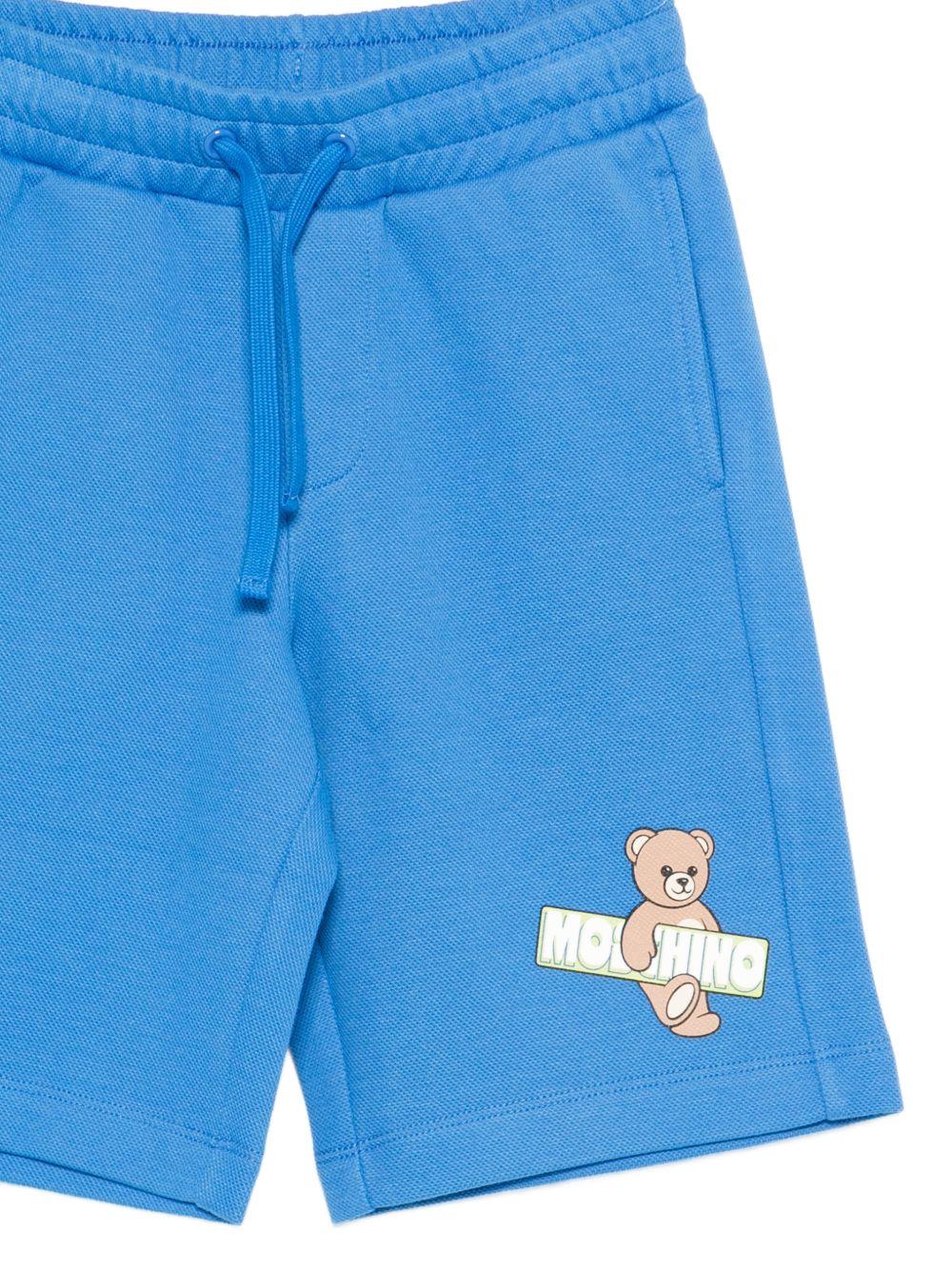 Shorts per bambino Moschino Kids azzurri con logo sul davanti HUQ02LLCA90 40630 MOSCHINO KIDS