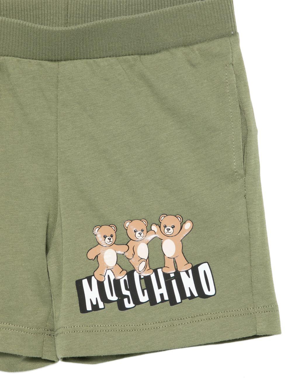 Shorts per neonati Moschino Kids verde con tre Teddy Bear sul davanti MUQ01ULAA17 30037 MOSCHINO KIDS