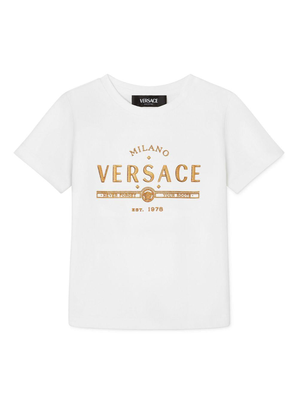 T-shirt per bambino Versace Kids bianco con logo color oro 10185601A13076 2W110 VERSACE KIDS