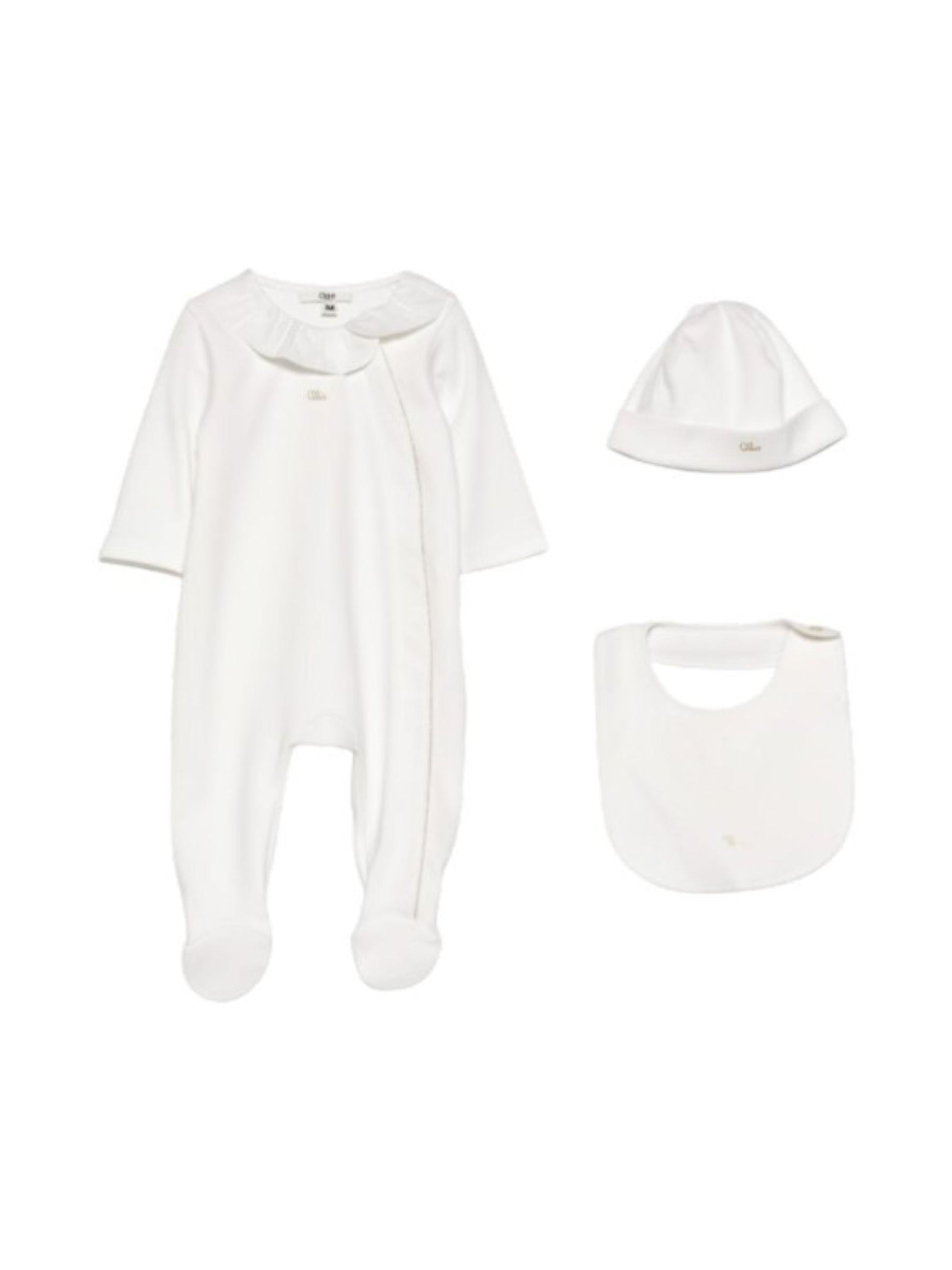 Set tutina, bavaglino e cappellino per neonata Chloé Kids bianco con colletto arricciato C20926 117 CHLOE' KIDS