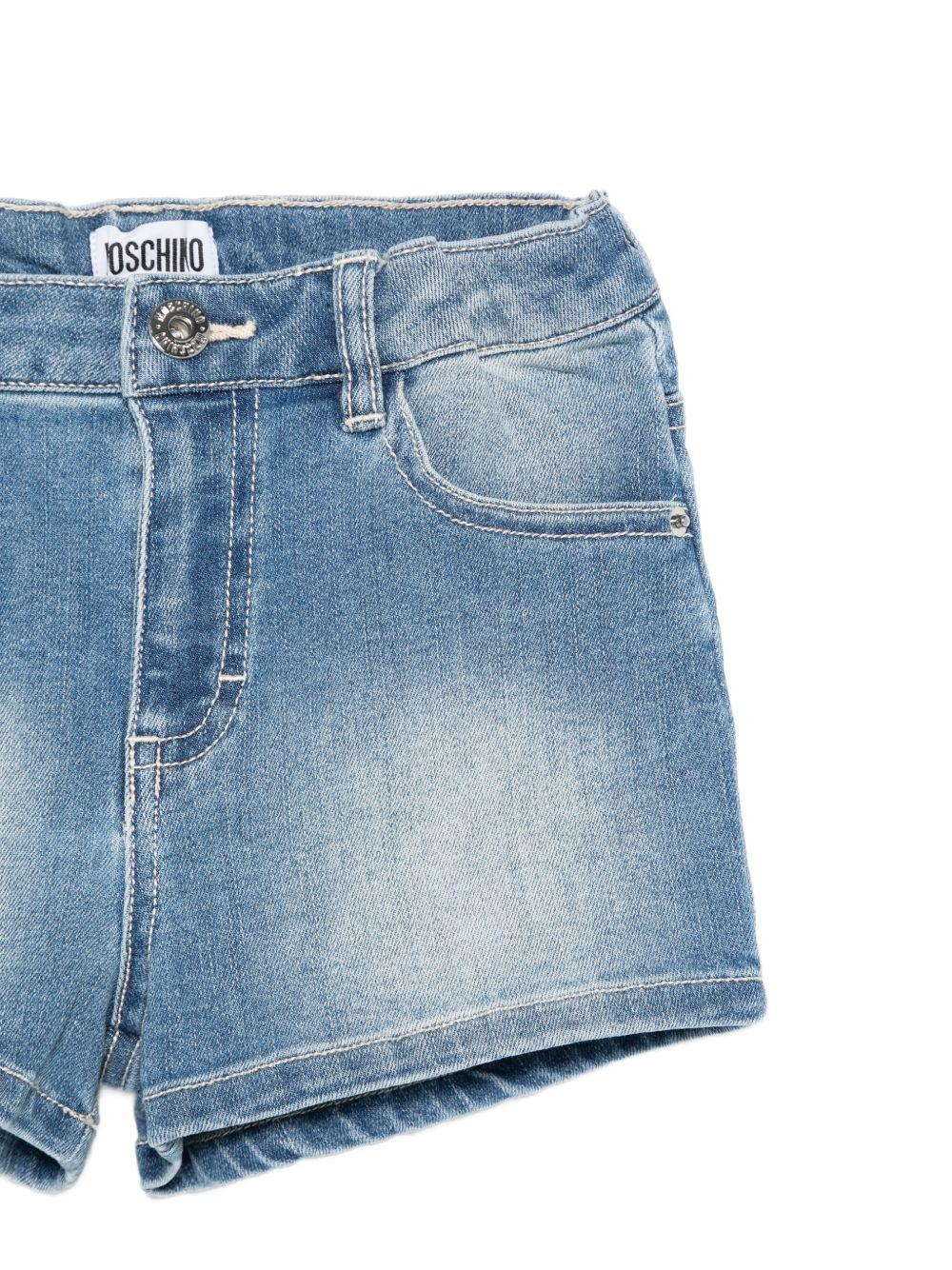 Shorts per bambina Moschino Kids in denim con stampa grafica sul retro HDQ01XLXE62 40386 MOSCHINO KIDS