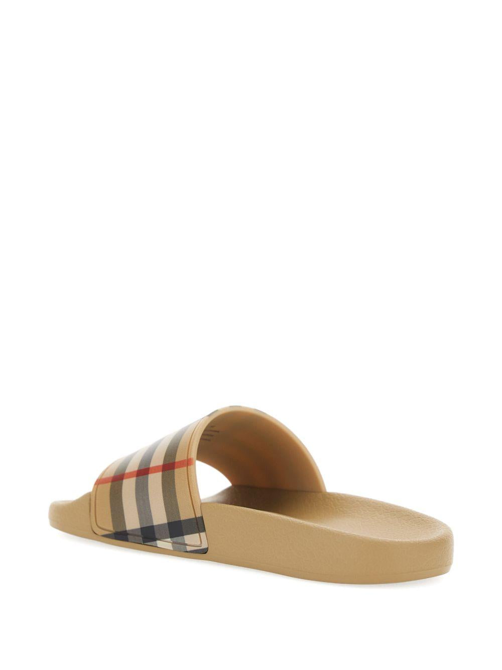 Sandali per bambino Burberry Kids beige con motivo a quadri 8114805 B9368 BURBERRY KIDS