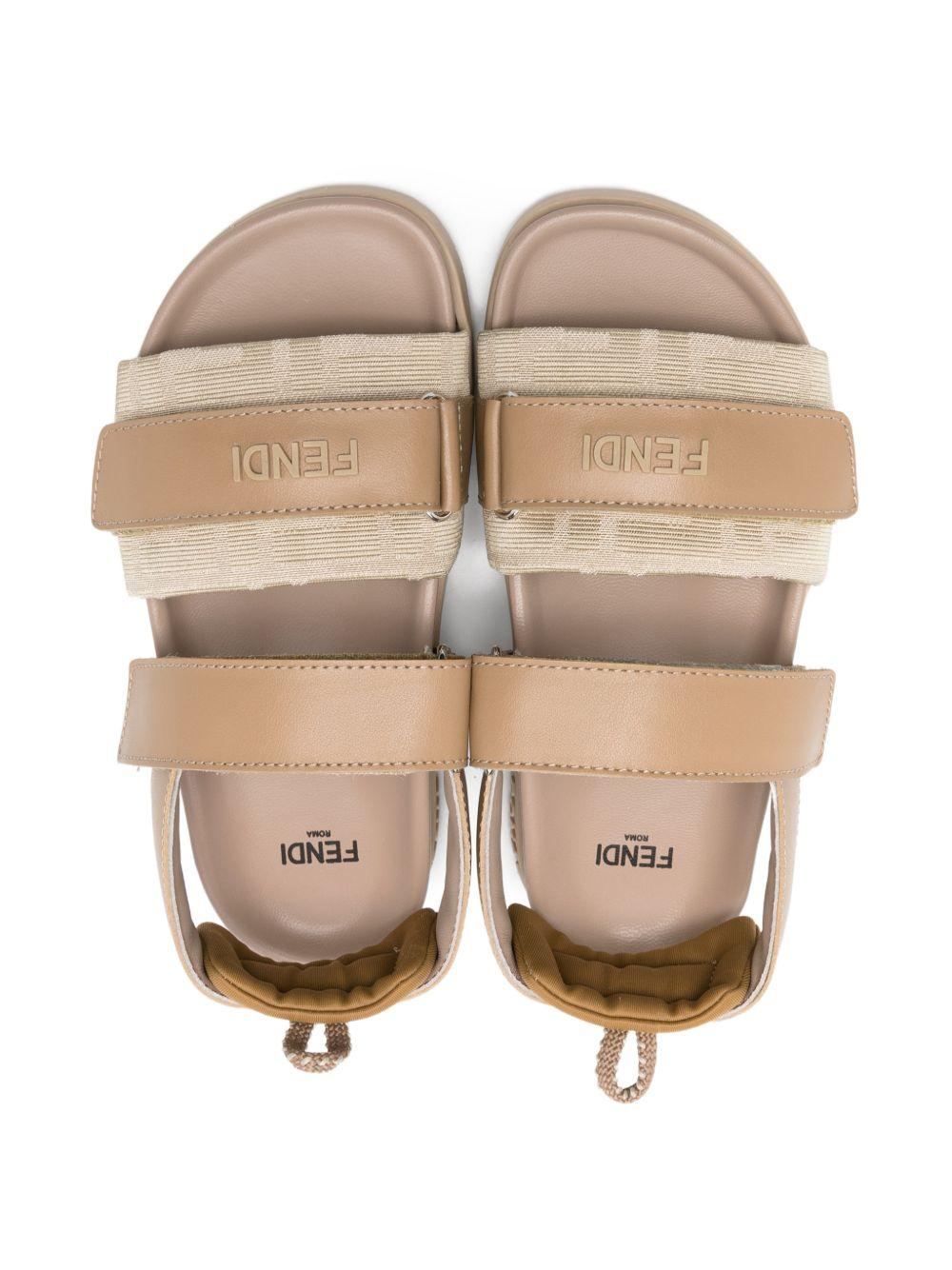 Sandali per bambino Fendi Kids beige con logo sul davanti JMR554 AWK4 F1V9N FENDI KIDS