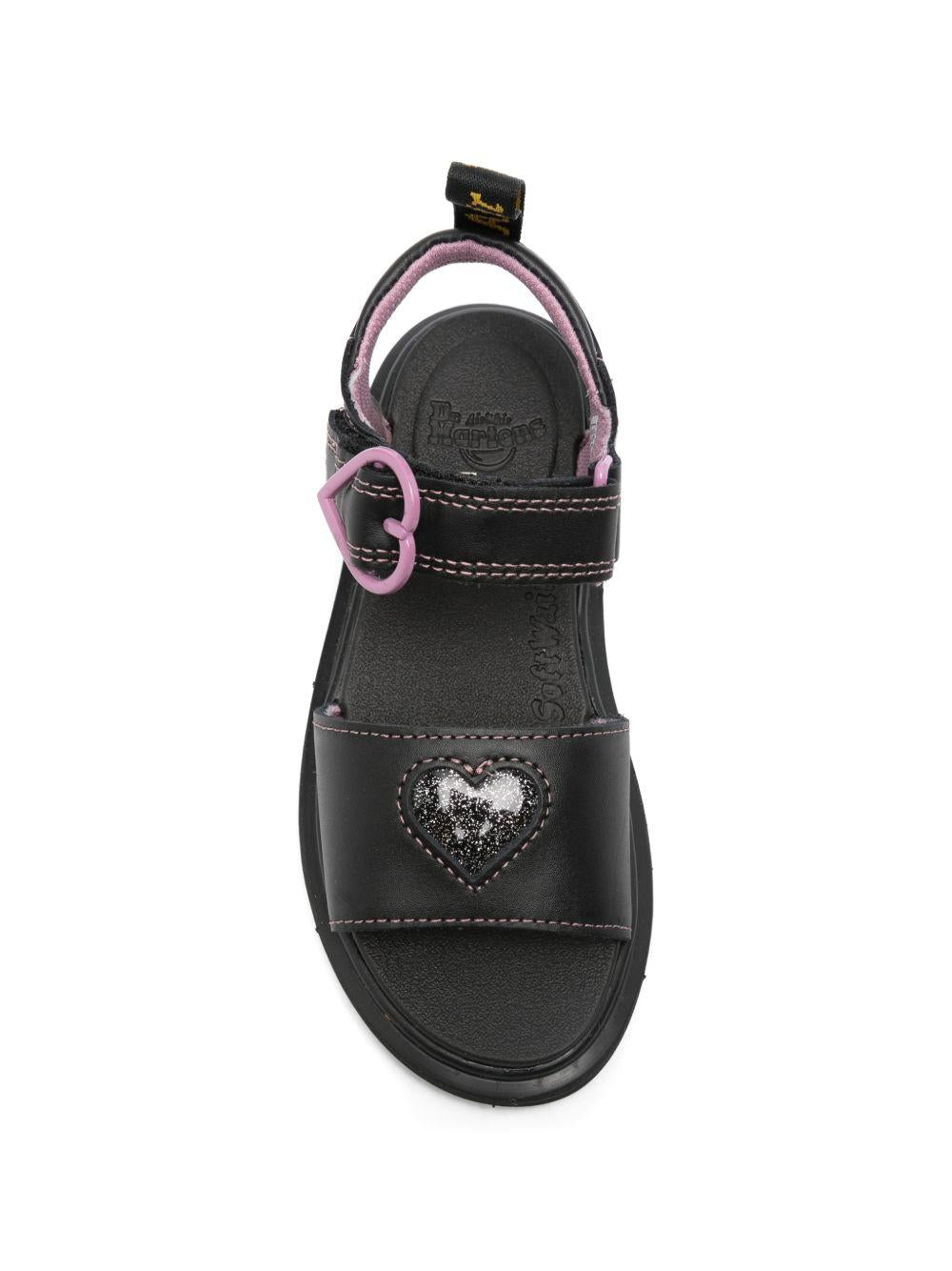 Sandali per bambina Dr. Martens Kids neri con dettaglio cuore sul davanti 42806001 MARLOWE Dr martens kids