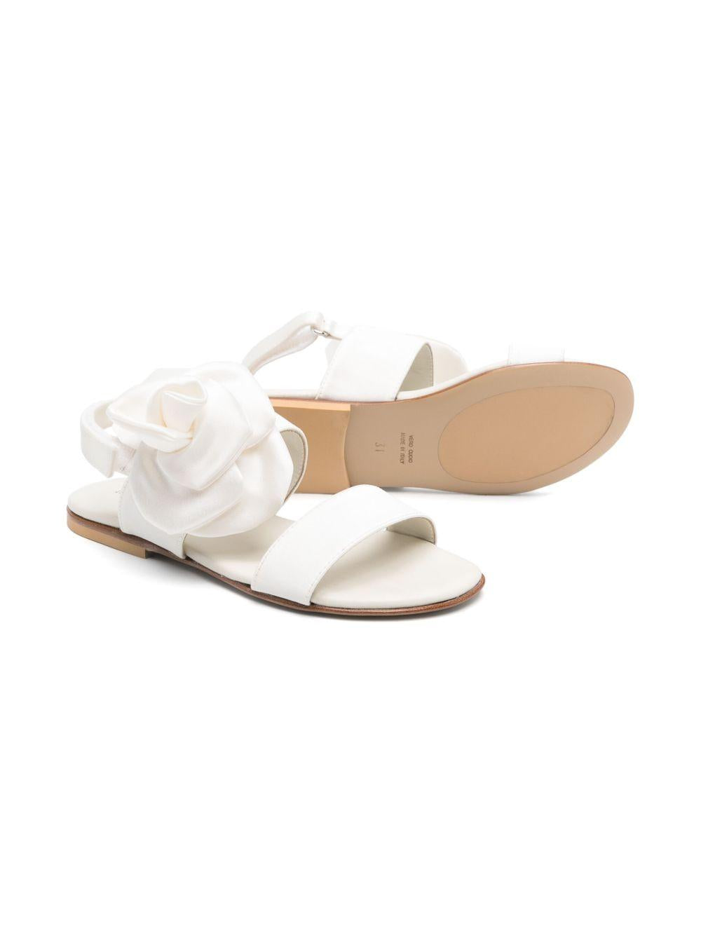Sandali per bambina Andrea Montelpare bianco con applicazioni a fiore 80809A POLVERE MONTELPARE TRADITION