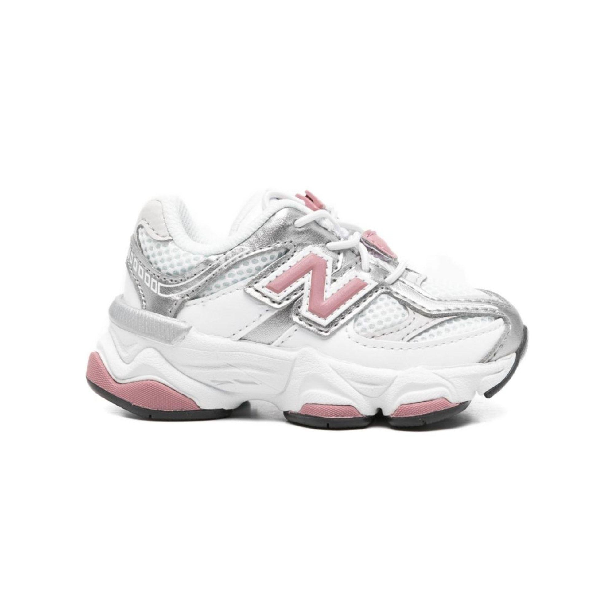 Sneakers per bambina 9060 New Balance Kids bianche con dettagli argento I9060 6HV NEW BALANCE KIDS