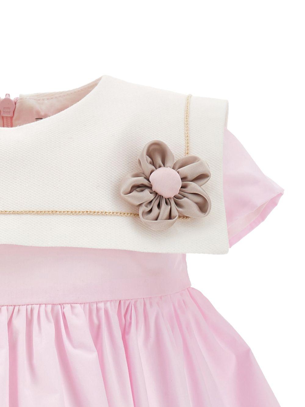 Abito per neonata Monnalisa rosa con applicazioni fiore 31G909 7116 9001 MONNALISA