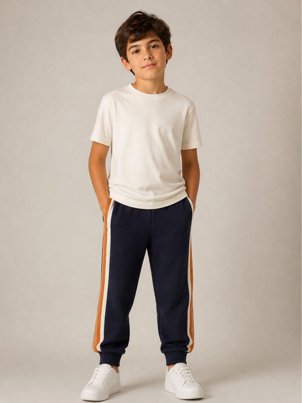 Pantaloni sportivi per bambino Versace Kids blu con bande laterali con motivo Greca 10249321A18120 6UG70 VERSACE KIDS