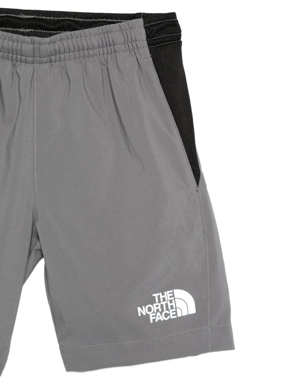 Shorts per bambino The North Face Kids grigio con design color block NF0A8BNH 0UZ1 THE NORTH FACE KIDS