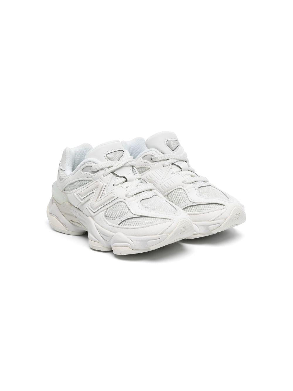 Sneakers 9060 per bambini New Balance Kids bianche con placca con logo sulla linguetta PC9060 LL NEW BALANCE KIDS