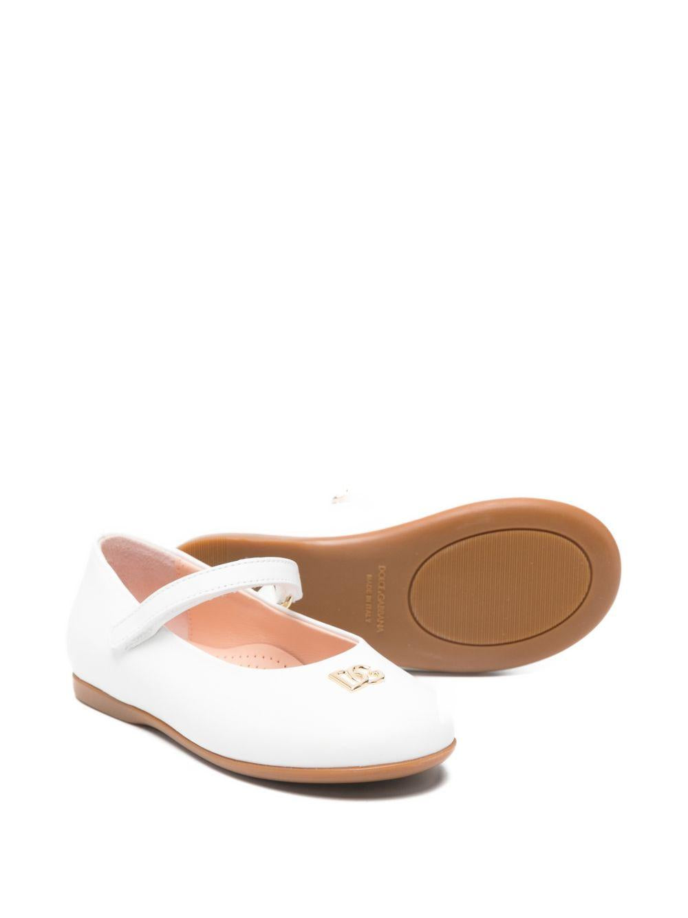Ballerine per bambina Dolce & Gabbana Kids bianche con dettaglio logo dorato D20114 AB793 80001 DOLCE & GABBANA KIDS