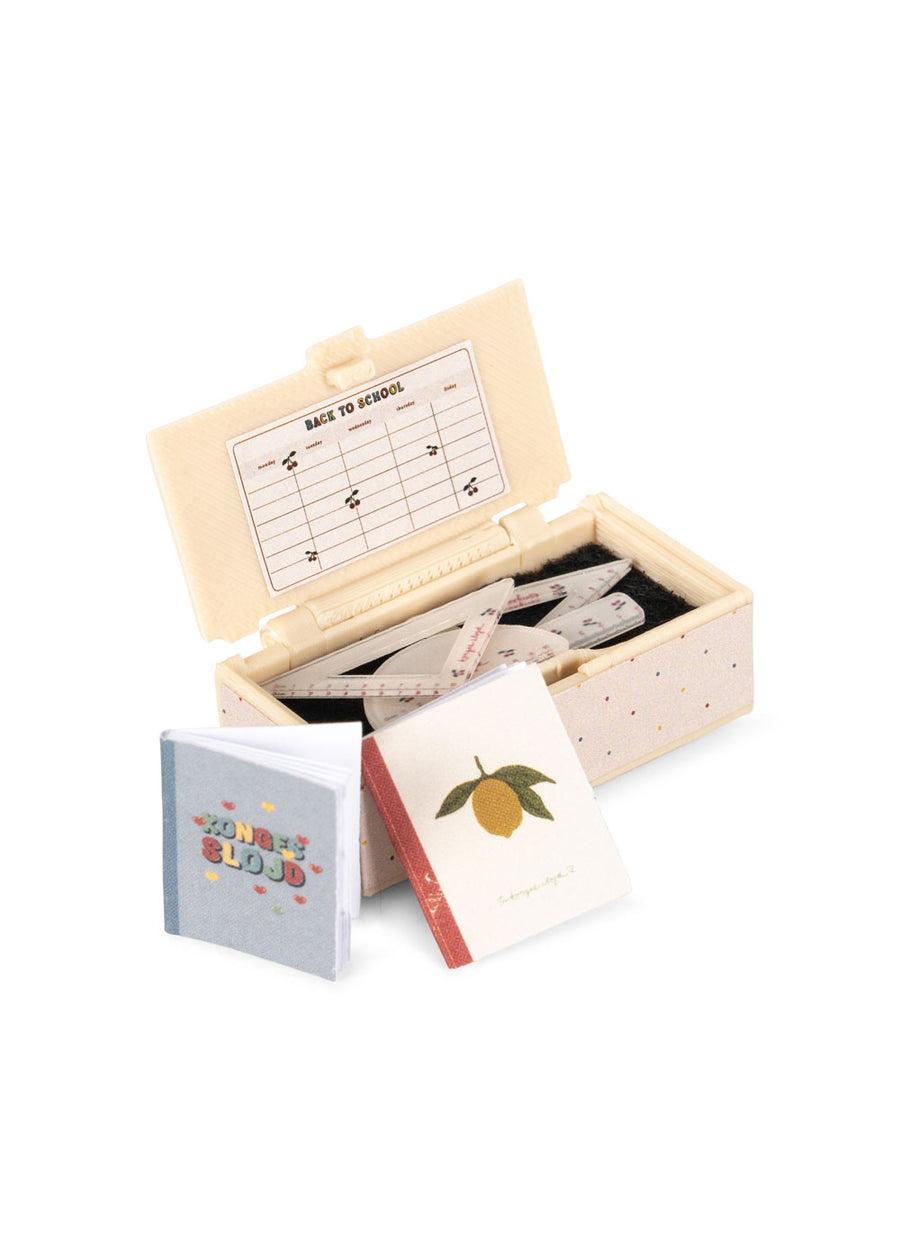 Peluche Teddy torna a scuola per bambini Konges Slojd multicolore con accessori all'interno KS105554 MULTI KONGES SLOJD