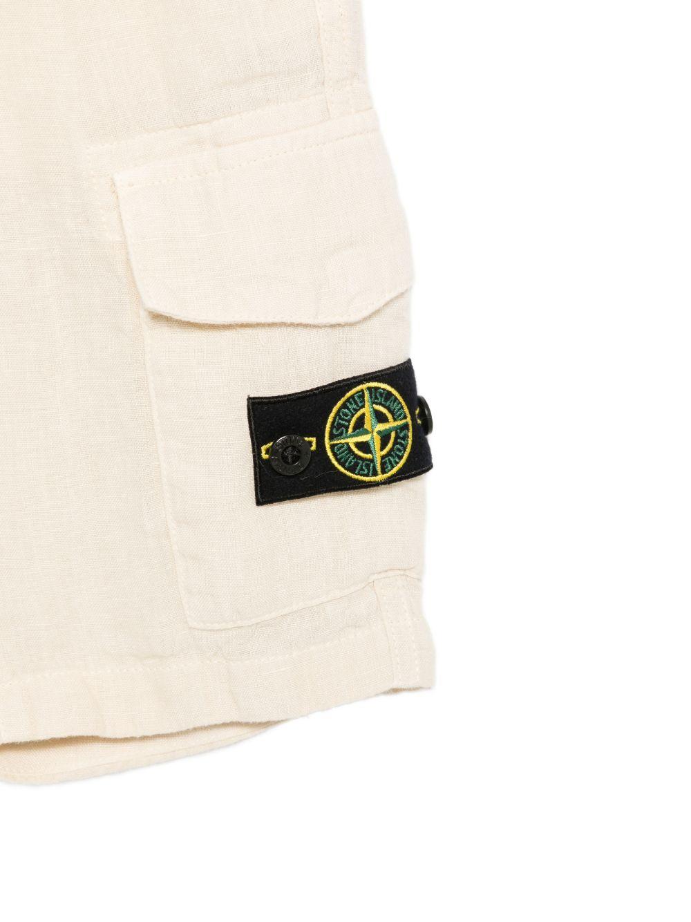 Shorts per bambino Stone Island Junior beige con applicazione logo L1S16L100001S0145 V0097 STONE ISLAND KIDS