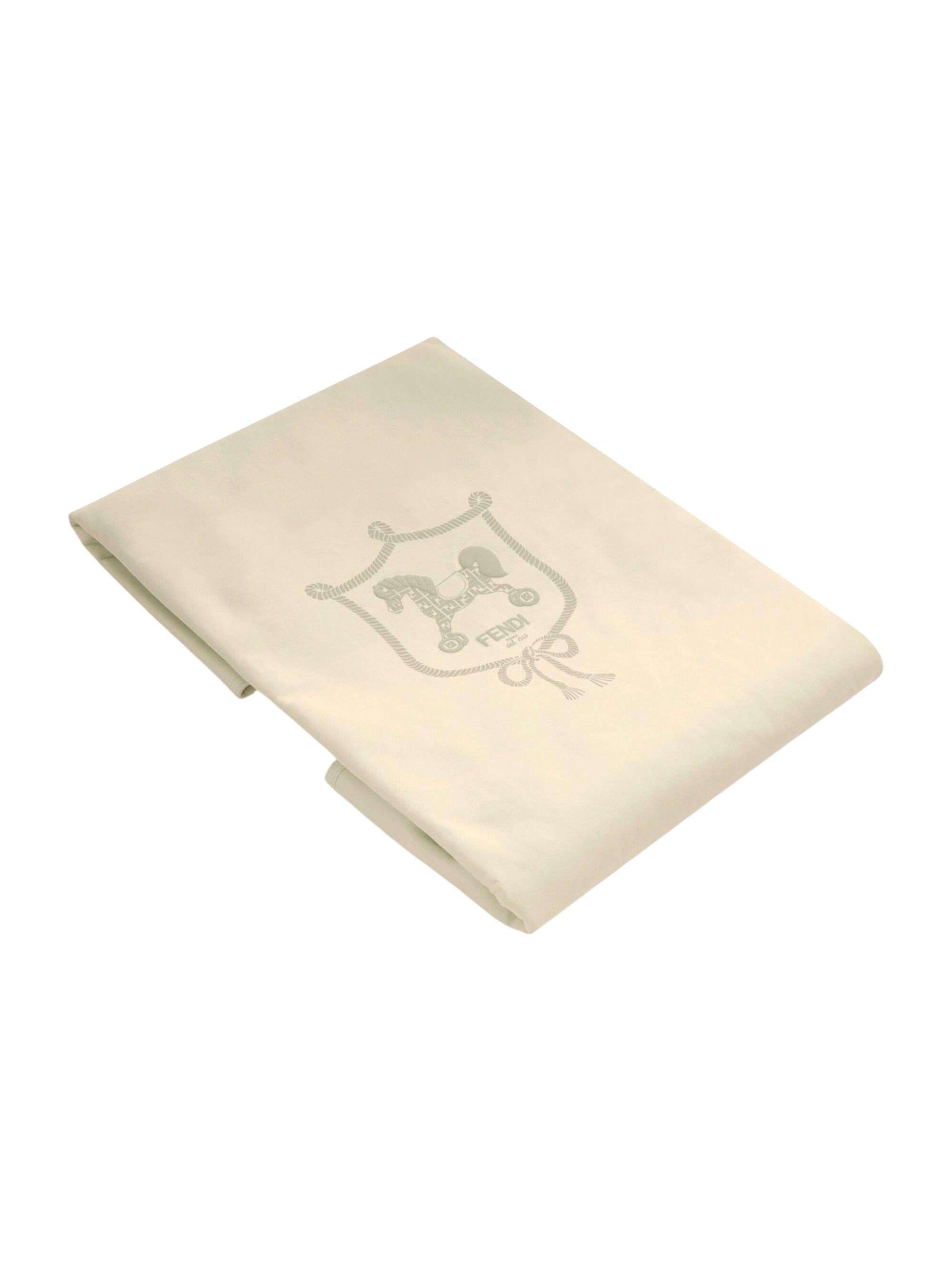 Coperta per neonati Fendi Kids beige con stampa Cavallino Fendi sul davanti BUJ328 8RA F19J5 FENDI KIDS