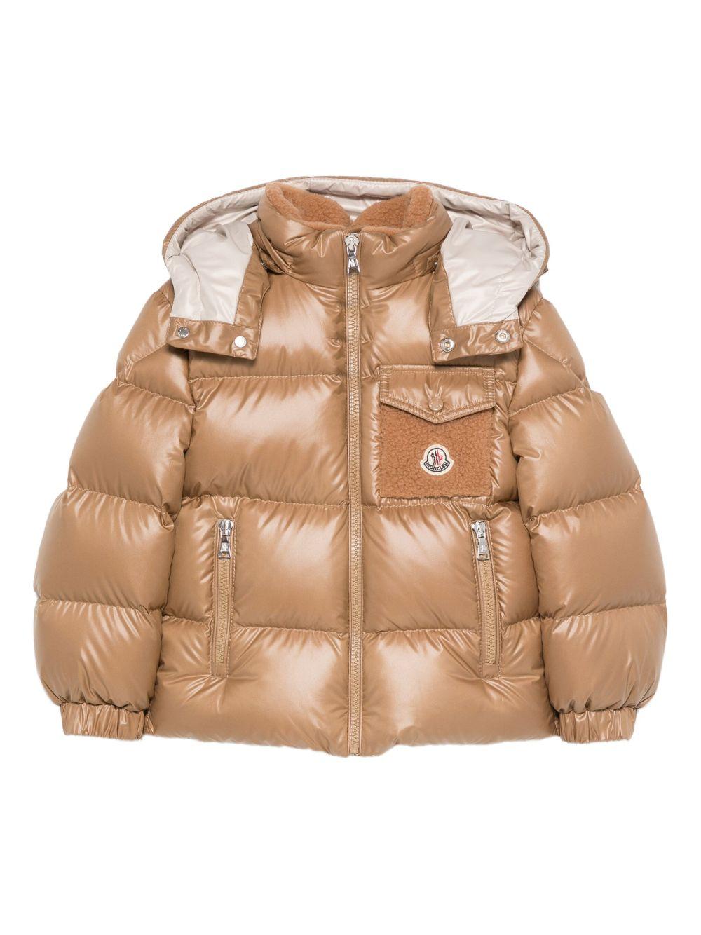 Giubbino Yule per bambino Moncler Kids marrone cammello con design imbottito L29541A00066597YX 236 MONCLER KIDS