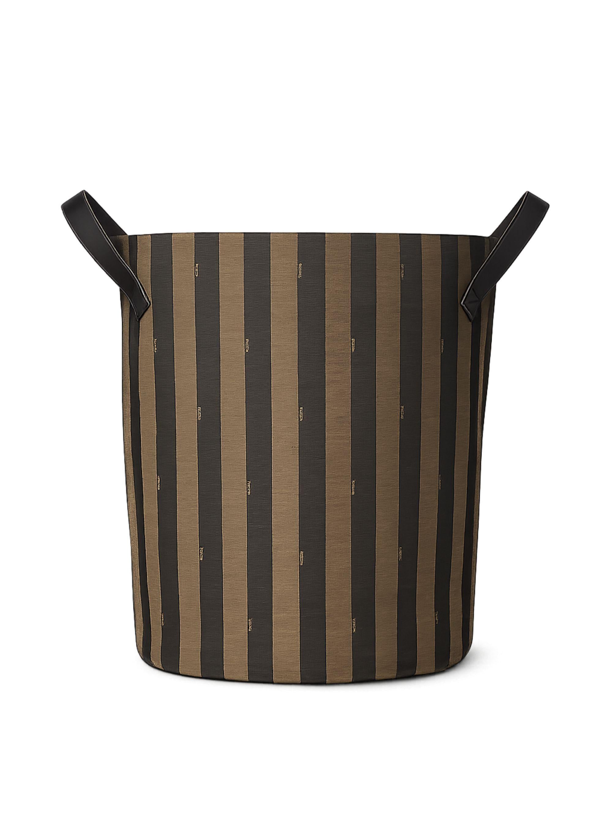 Cesta Pequin portagiorchi per bambini Fendi Kids marrone con logo sul davanti 7VB018 APY9 F0TA5 FENDI KIDS