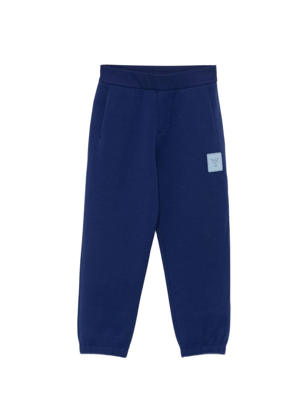 Pantaloni per bambino Emporio Armani Kids blu con logo sul davanti EB001021 AF10126 UB105 EMPORIO ARMANI KIDS