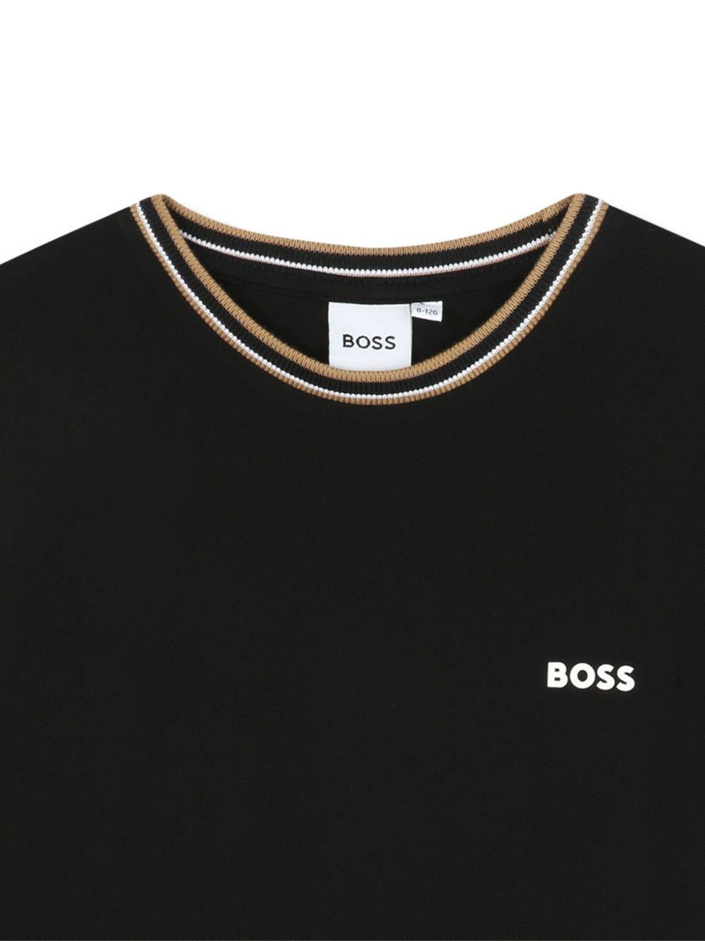 T-shirt per bambino BOSS Kids nera con logo ricamato J52368 09B BOSS KIDS