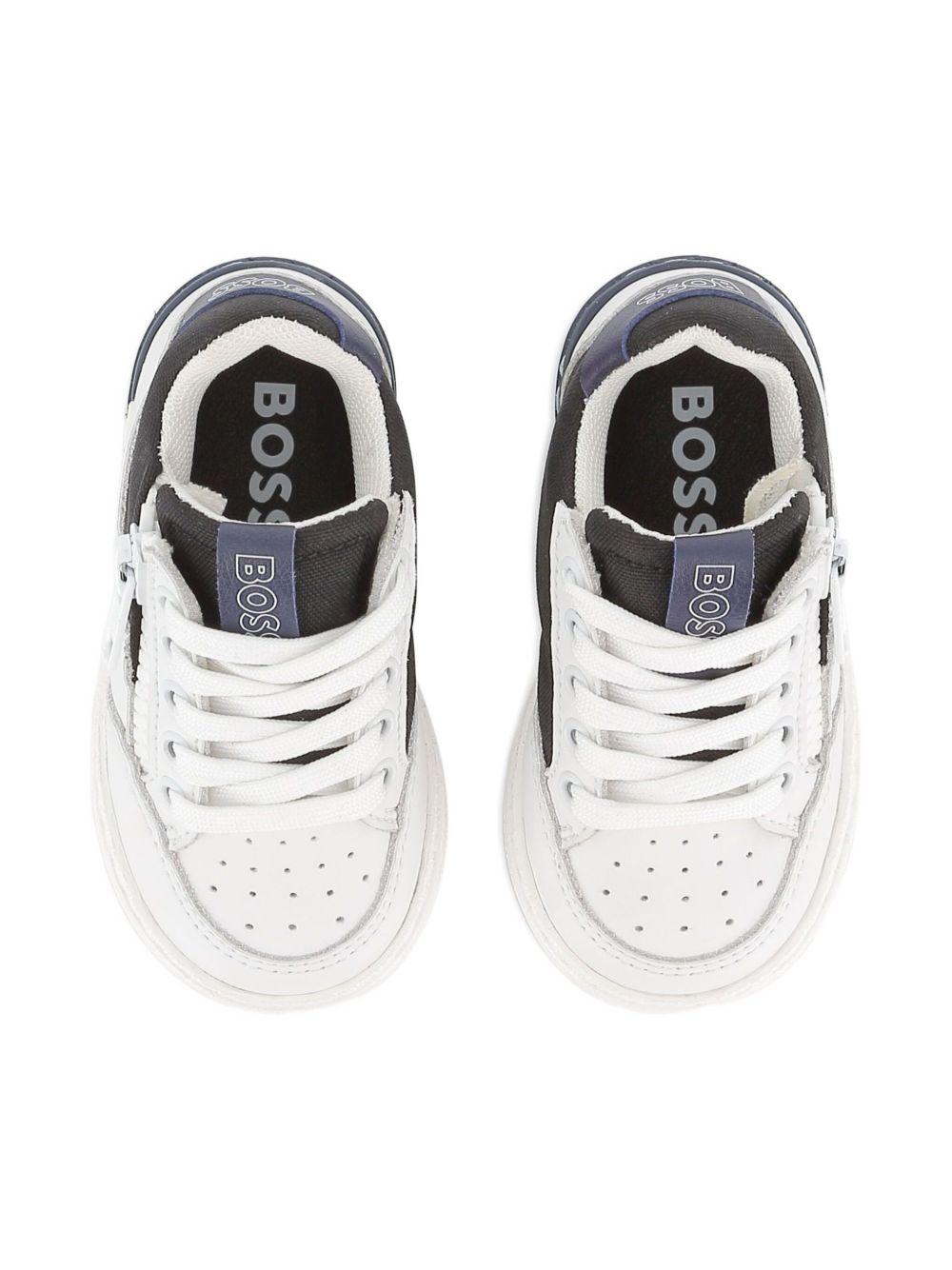 Sneakers per bambino BOSS Kids bianche con design a inserti J52580 10P BOSS KIDS