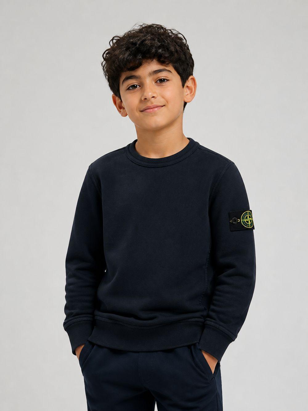 Felpa per bambino Stone Island Kids blu con applicazione sulla manica L2S166100001S0A20 V0020 STONE ISLAND KIDS