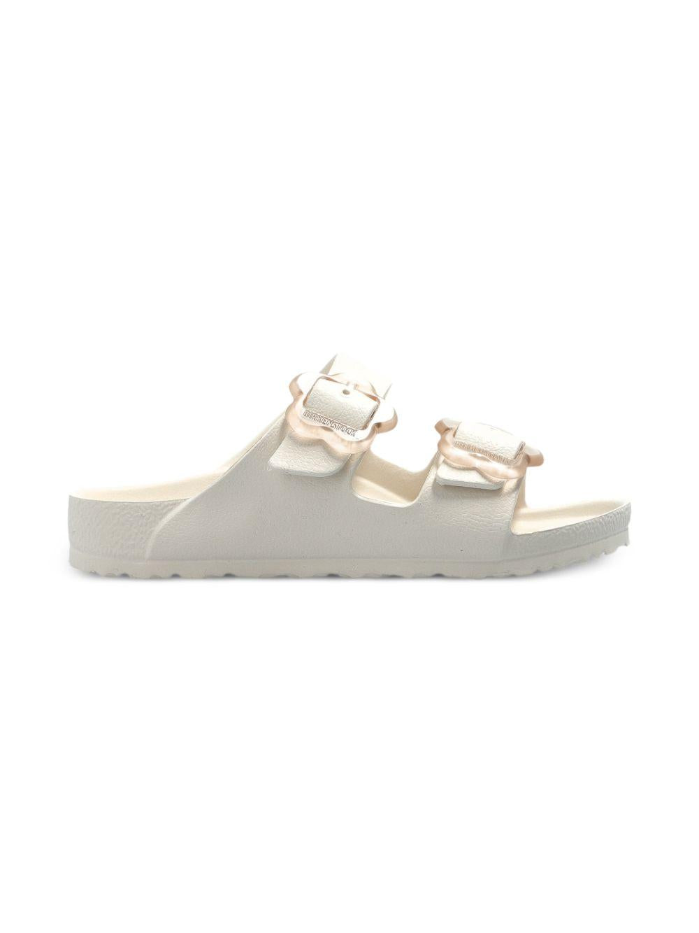 Ciabatte Arizona per bambina Birkenstock Kids bianche con con fibbia a forma di fiore 1031291 EGGSHELL BIRKENSTOCK KIDS