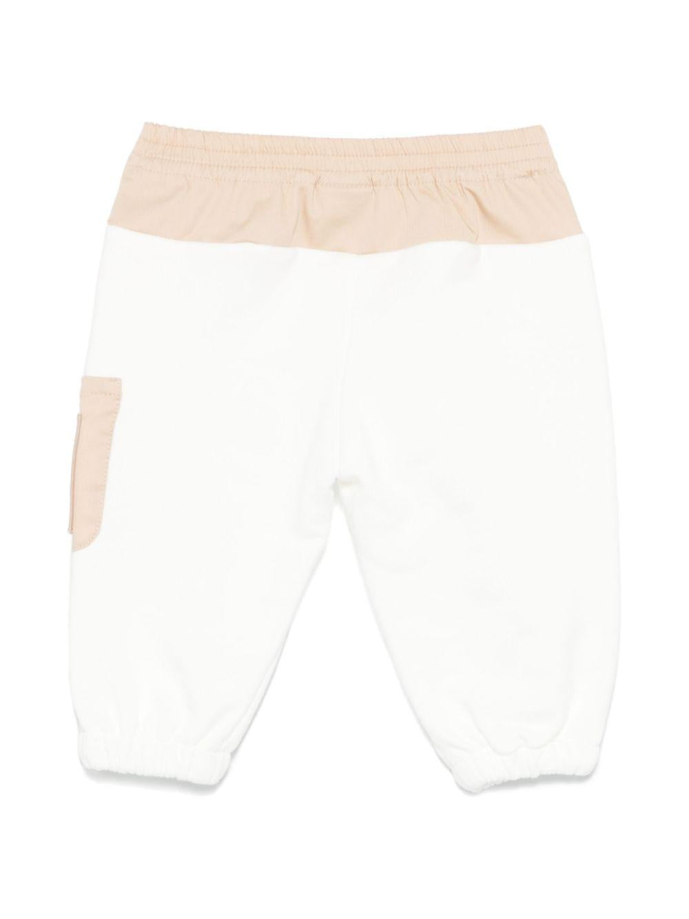 Pantaloni per neonati Fendi Kids bianco con tasca con logo sulla gamba BMF245 ADEH F1P2P FENDI KIDS
