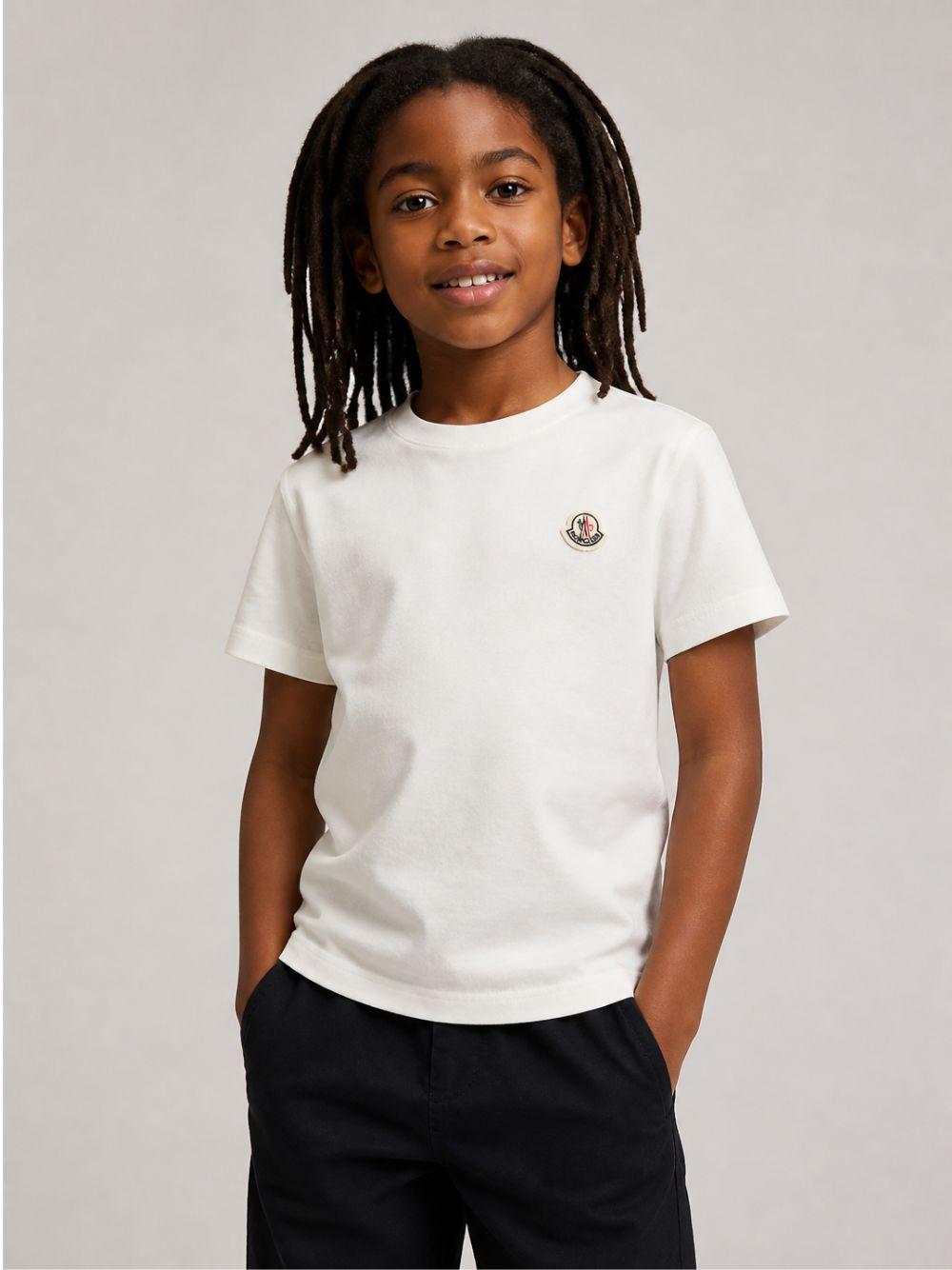 T-shirt per bambino Moncler Enfant bianca con dettaglio logo L29548C0000889AFV 034 MONCLER KIDS