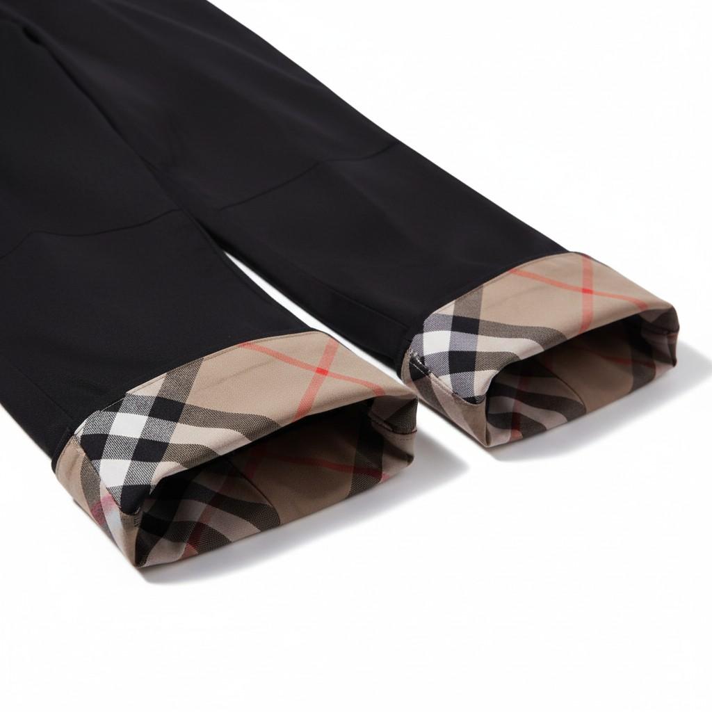 Pantaloni per bambino Burberry Kids neri con dettaglio con caratteristico motivo Vintage Check 8117171 A1189 BURBERRY KIDS