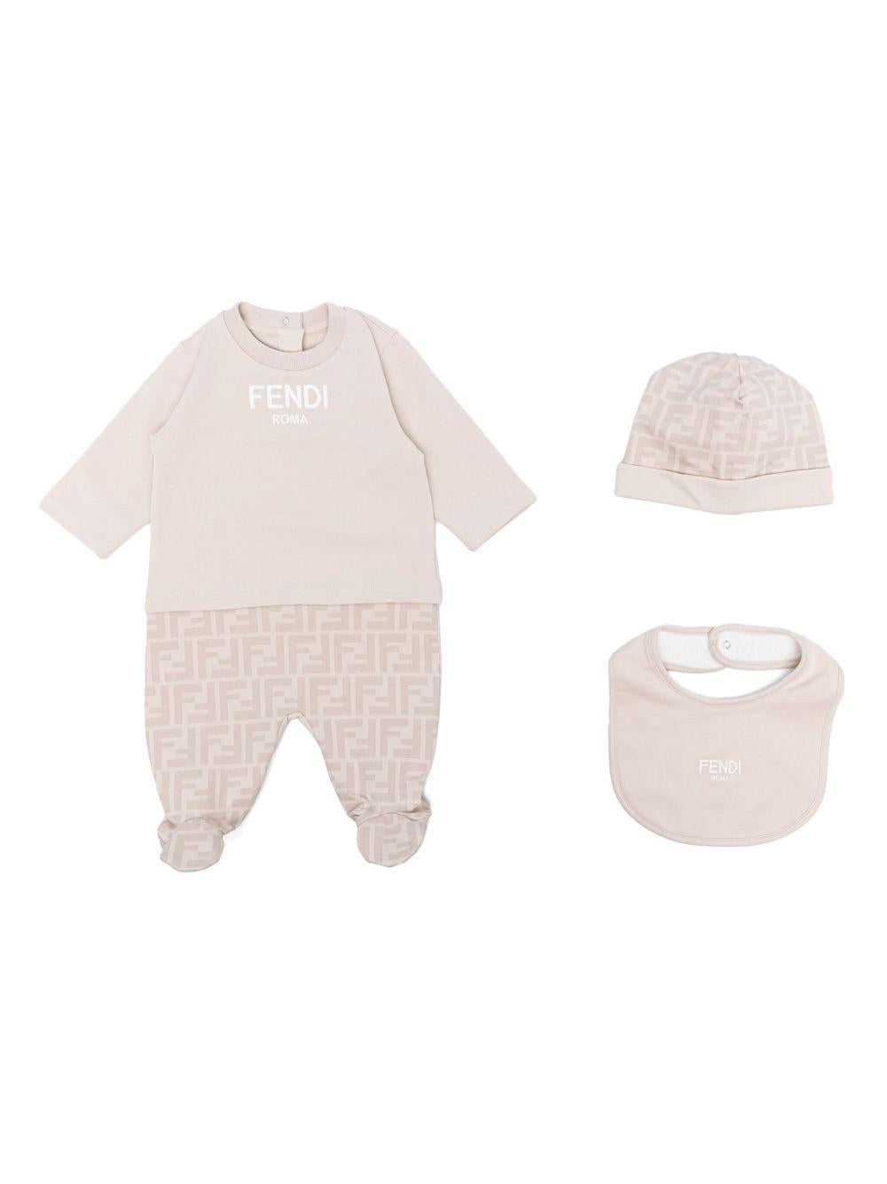 Set tutina bavaglino e cappellino per neonati Fendi Kids beige con logo jacquard FF BUK115 AQT8 F19J5 FENDI KIDS