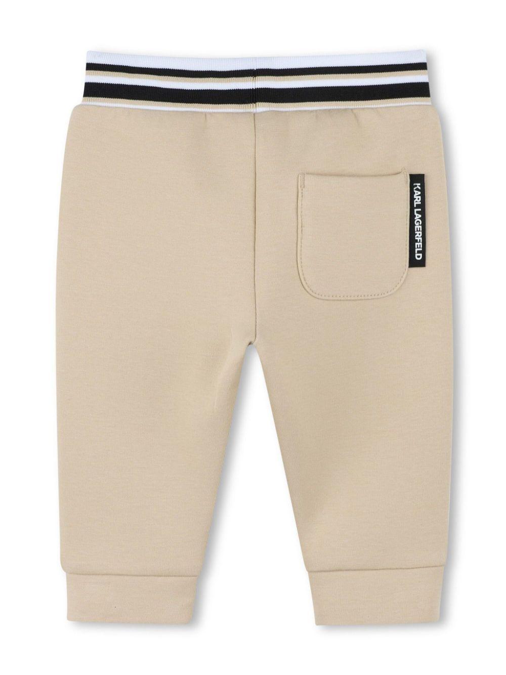 Tuta sportiva per neonato Karl Lagerfeld Kids beige con stampa Ikonik Karl (set di 3) Z30503 296 KARL LAGERFELD KIDS