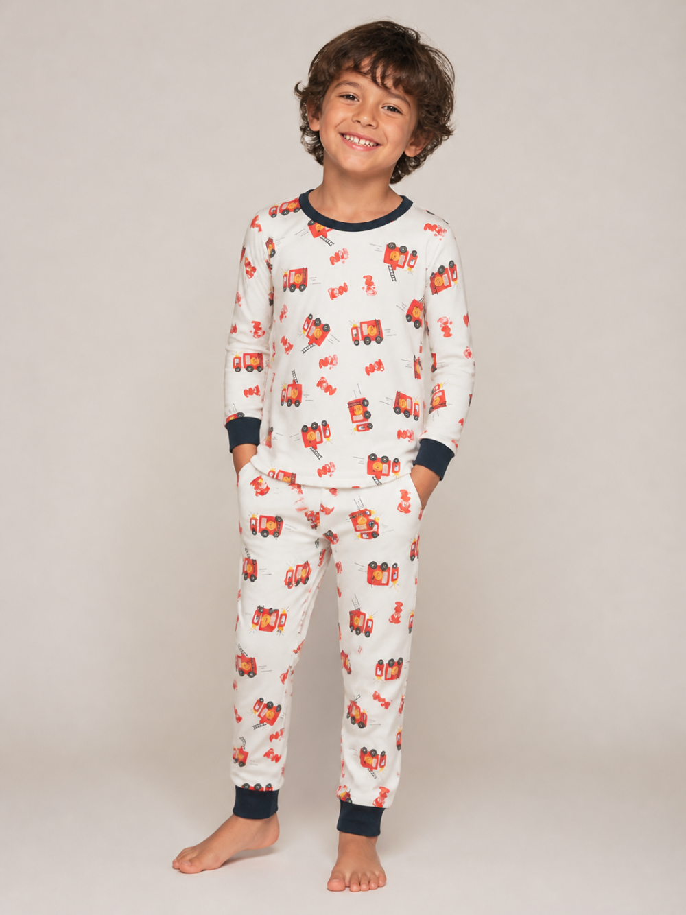 Pigiama per bambino Petit Bateau Kids bianco con stampa grafica camion dei pompieri A0GA4 01 PETIT BATEAU KIDS