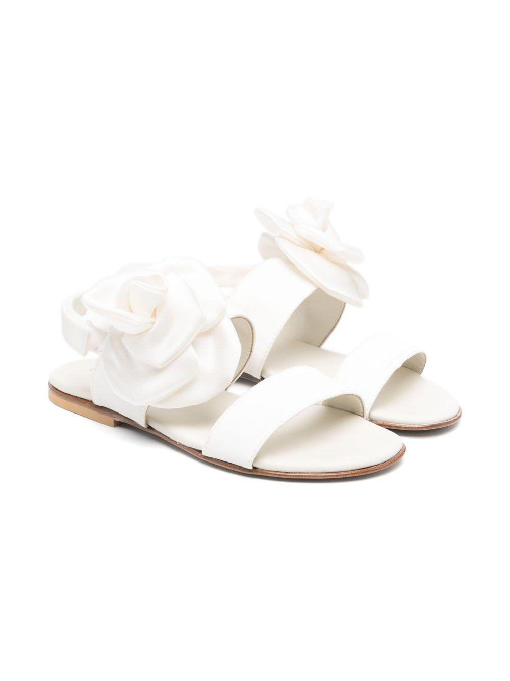Sandali per bambina Andrea Montelpare bianco con applicazioni a fiore 80809A POLVERE MONTELPARE TRADITION