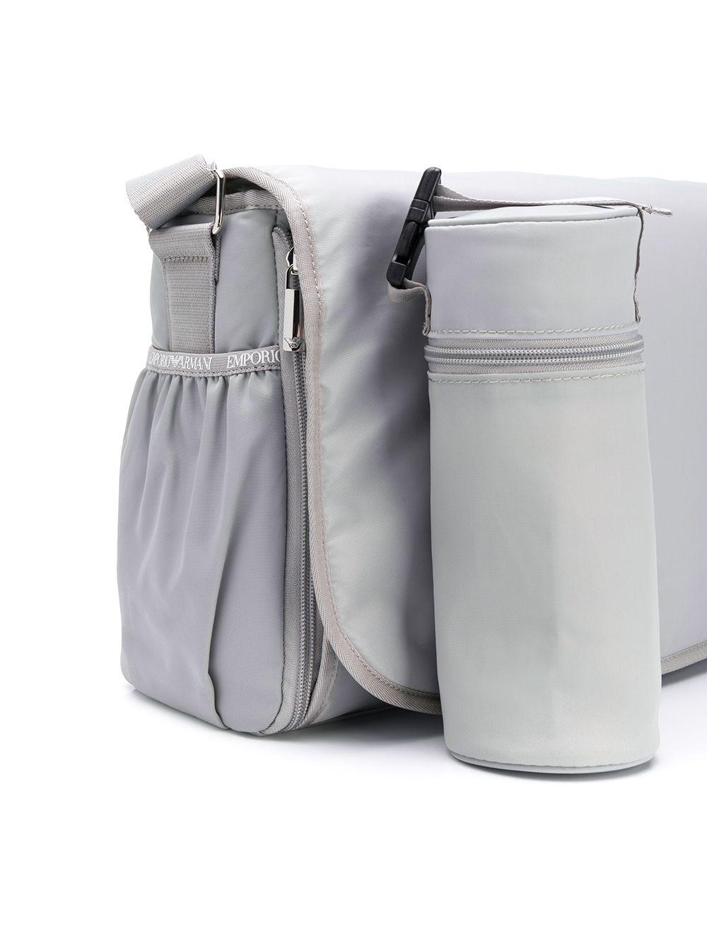 Borsa fasciatoio per neonati Emporio Armani Kids grigio con logo argento 402145 CC904 00341 EMPORIO ARMANI KIDS