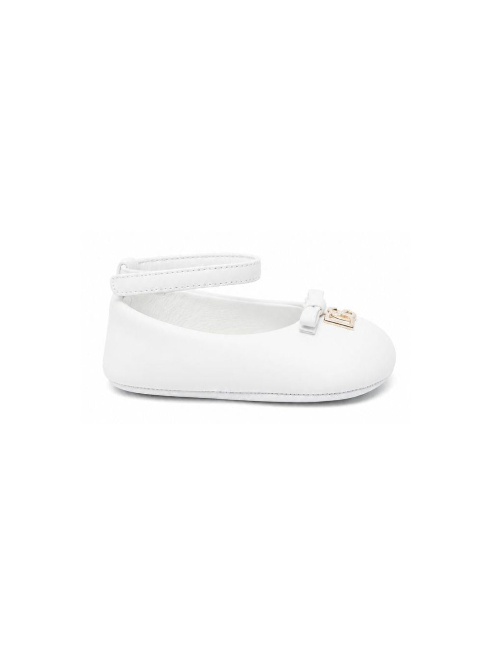 Ballerine per neonata Dolce & Gabbana Kids bianche con placca logo DK0065 AB793 80001 DOLCE & GABBANA KIDS