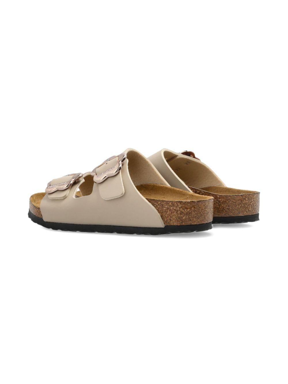 Sandali per bambina Birkenstock Kids beige con fibbia a forma di fiore - Rubino Kids