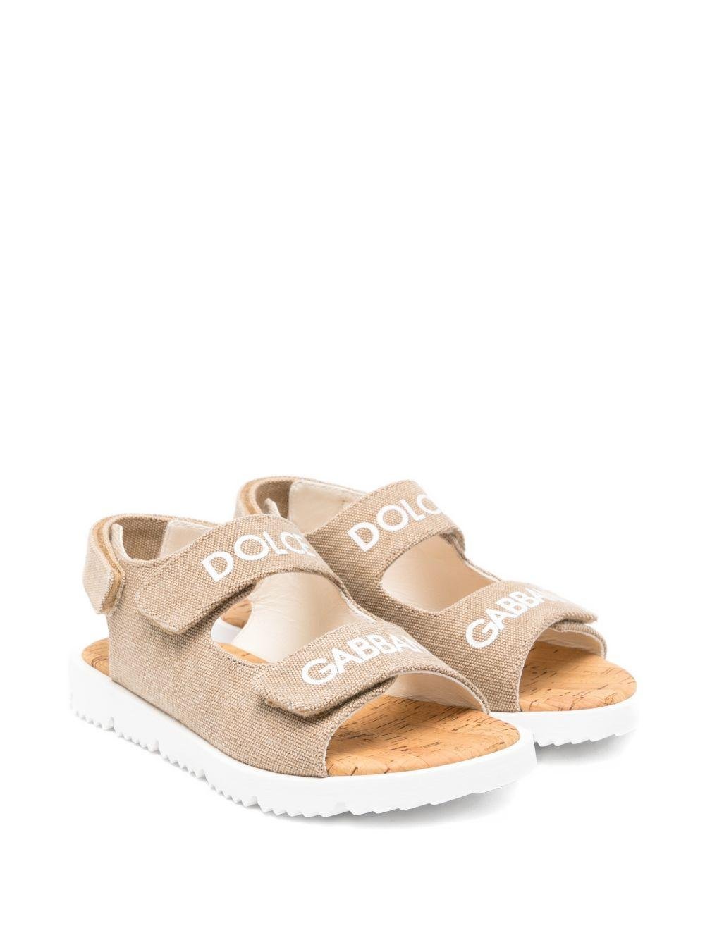 Sandali per bambini Dolce & Gabbana Kids beige con logo sul davanti - Rubino Kids