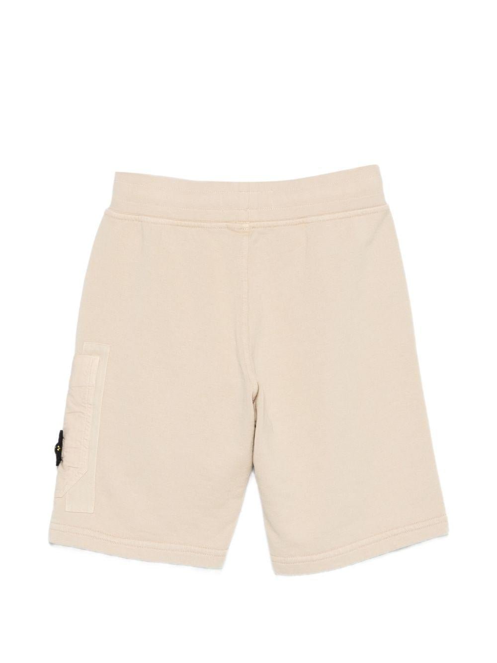 Shorts per bambino Stone Island Junior beige con applicazione logo sul davanti - Rubino Kids
