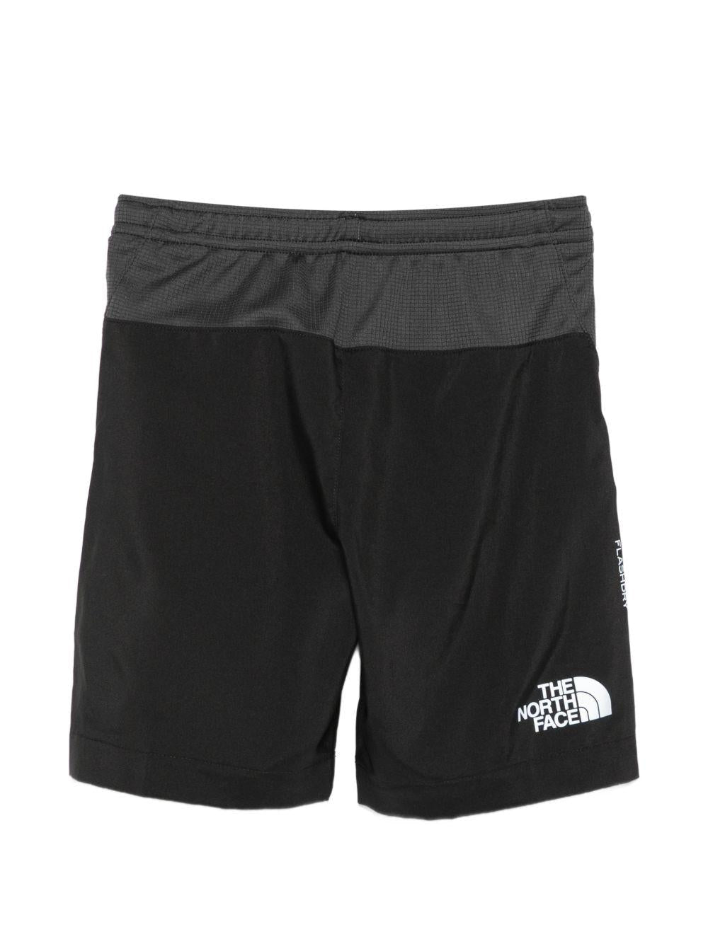 Shorts per bambino The North Face Kids neri con logo sul davanti - Rubino Kids