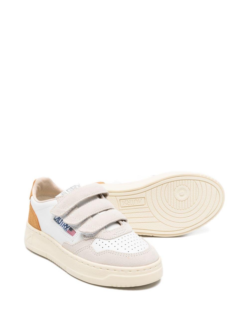 Sneakers per bambini AuTRY Kids bianche con logo sulla linguetta - Rubino Kids