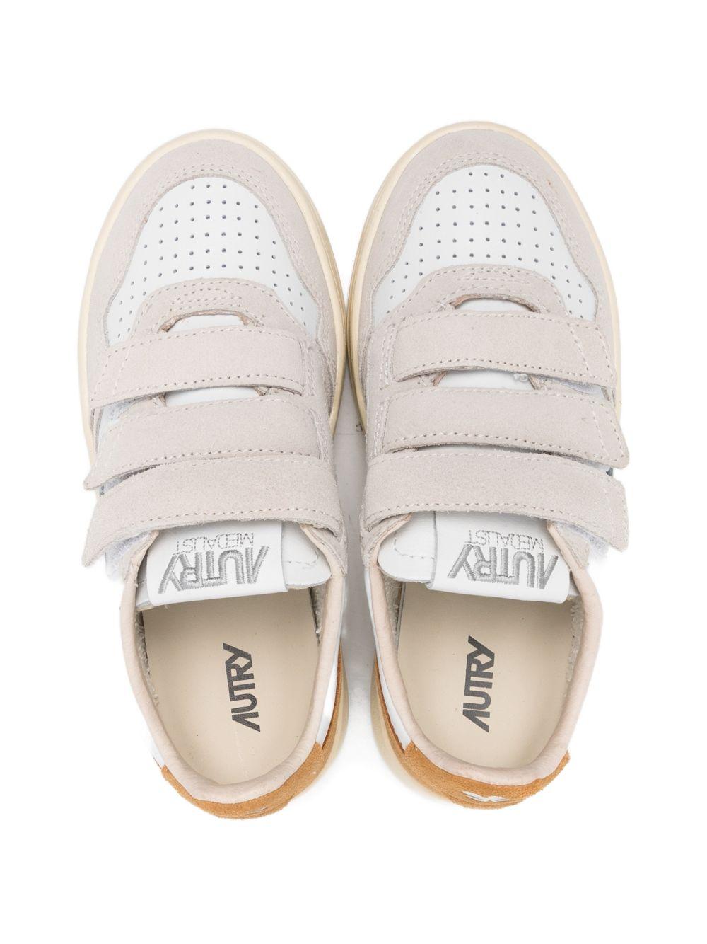 Sneakers per bambini AuTRY Kids bianche con logo sulla linguetta - Rubino Kids