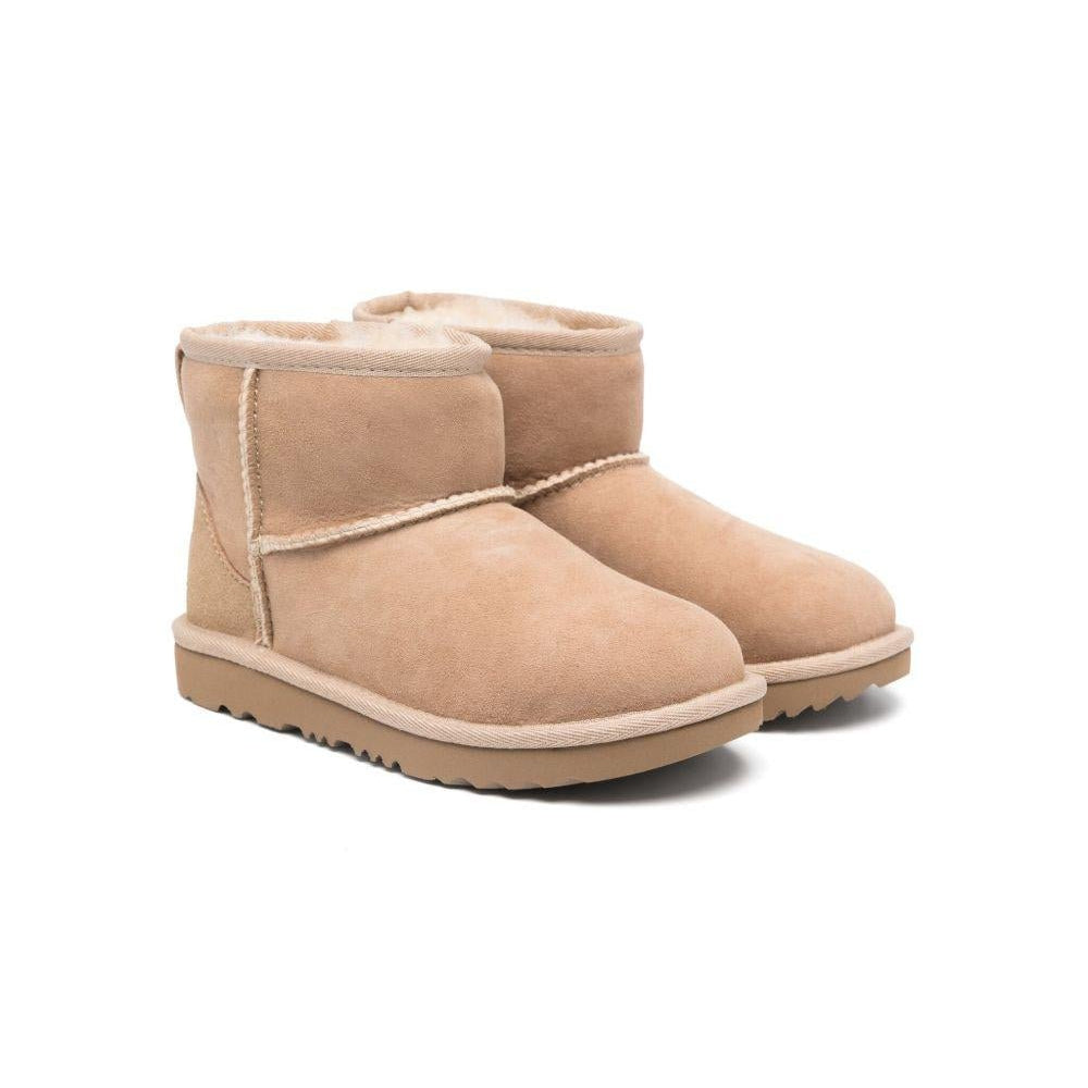 Stivaletti Classic II Mini per bambina UGG Kids beige con applicazione posteriore con logo - Rubino Kids