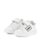 Sneakers per bambino BOSS Kids bianche con applicazione con logo J52573 10P BOSS KIDS 