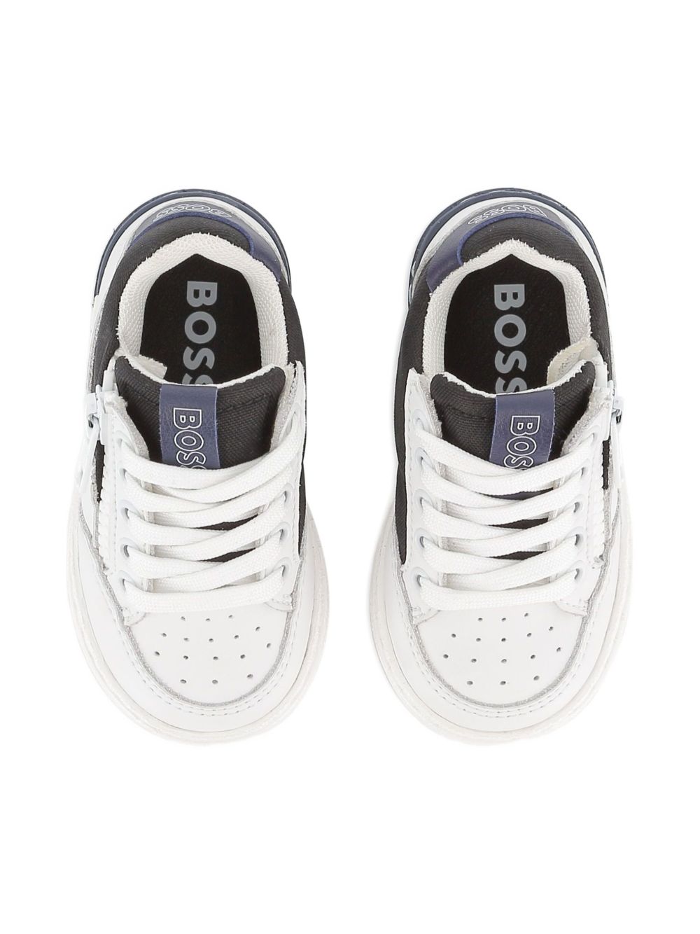 Sneakers per bambino BOSS Kids bianche con design a inserti J52580 10P BOSS KIDS 