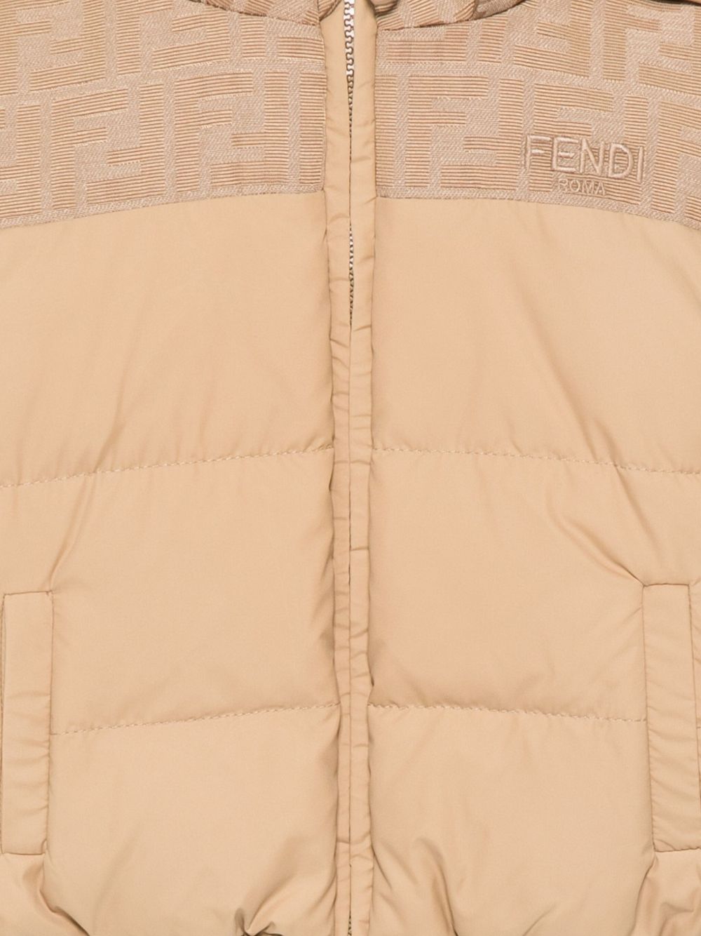 Giubbino per neonato Fendi Kids beige con dettaglio con logo FF BUA113 AS56 F0QU5 FENDI KIDS 