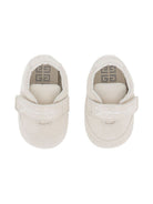 Sneakers per neonati Givenchy Kids bianche con logo ricamato H30862 117 GIVENCHY KIDS 
