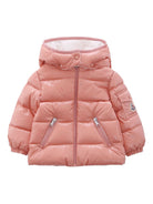 Giacca trapuntata per neonata Moncler Enfant rosa con cappuccio K29511A00013597Z8 51E MONCLER KIDS 