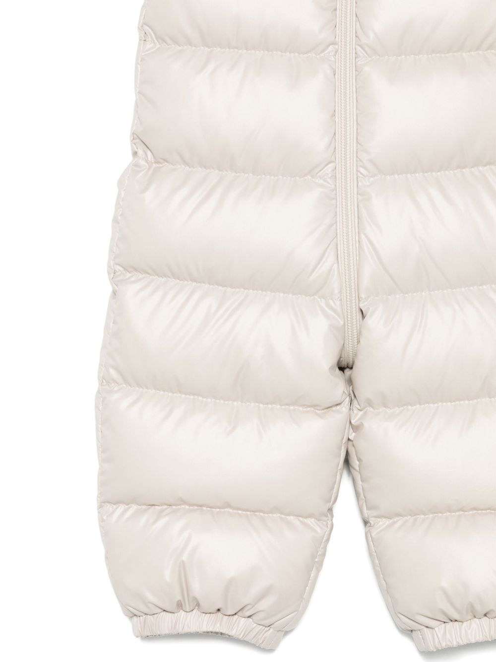 Tuta da neve per neonati Moncler Enfant beige trapuntata con cappuccio K29511F00001597YX 20N MONCLER KIDS 