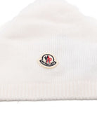 Berretto per neonati Moncler Enfant bianco con toppa con logo K29513B00002M1223 004 MONCLER KIDS 